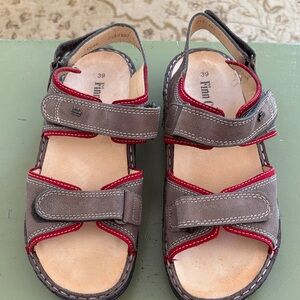 Finn Comfort Women’s Yuma sandals